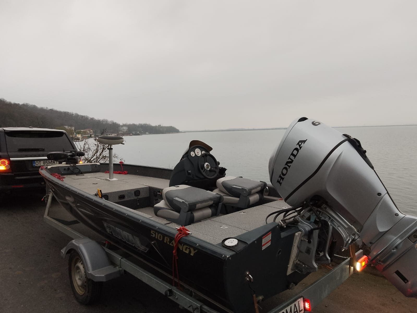 Barcă Finval pentru pescuit în Delta