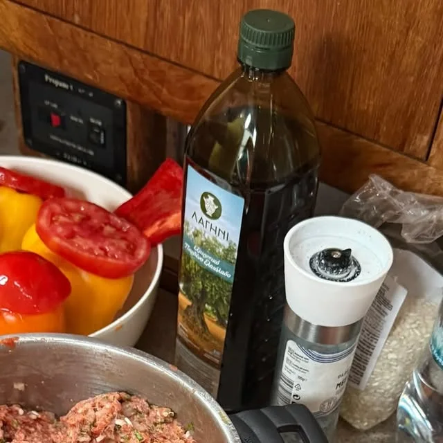La bord se gătesc și povești